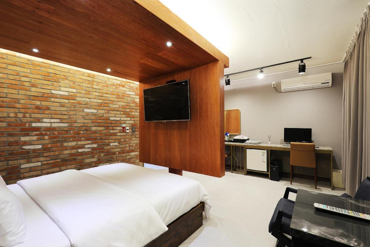 Bellino Hotel Buan Exterior photo